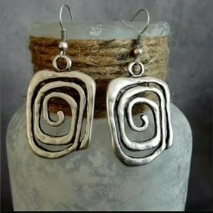💥4/$10  Swirl drop silver earrings, NWT